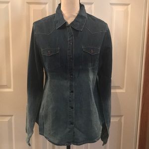 NWT. BONGO Ombré Denim Top